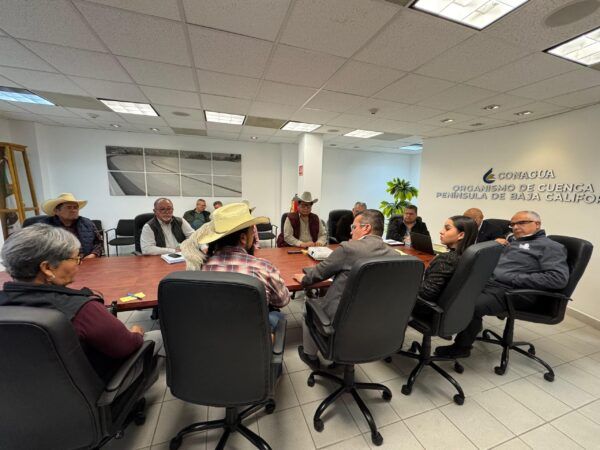 TRABAJAN CONAGUA Y GOBIERNO DE BAJA CALIFORNIA CON PRODUCTORAS Y PRODUCTORES AGRÍCOLAS PARA ATENDER DISTRITO DE RIEGO 014