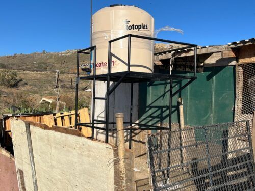 GOBIERNO DE TECATE BENEFICIA A FAMILIAS DE RANCHO NEVADO CON INSTALACIÓN DE TINACOS
