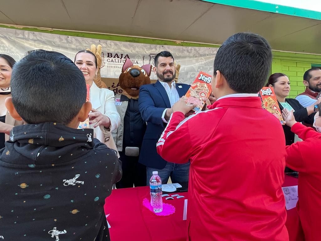 INTERCAMBIA SSCBC JUGUETES BÉLICOS POR DIDÁCTICOS EN ESCUELAS
