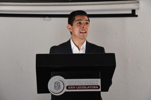 PROPONE ROMÁN COTA IMPULSAR LA PARTICIPACIÓN DE LOS JÓVENES EN LA VIDA DEMOCRÁTICA DEL ESTADO