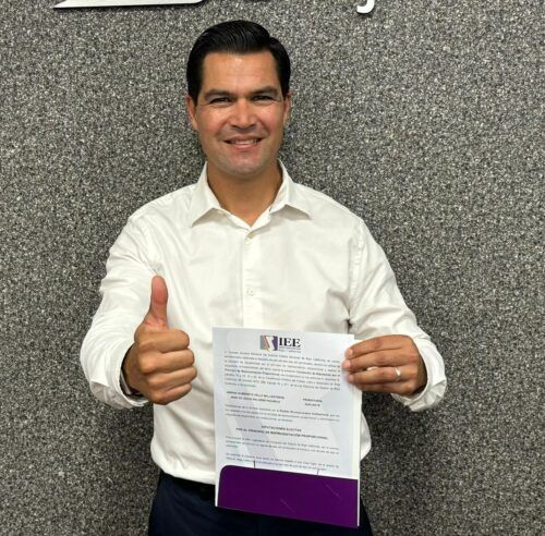 BETO VALLE RECIBE CONSTANCIA COMO DIPUTADO ELECTO