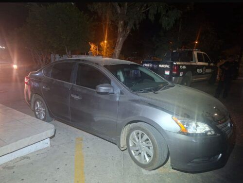 DETIENEN A MUJER POR CONDUCIR VEHÍCULO CON REPORTE DE ROBO EN COLONIA LOMA LINDA
