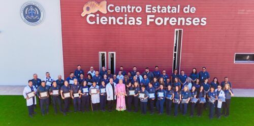 PRESIDE FISCAL GENERAL ENTREGA DE ESTÍMULOS ECONÓMICOS A PERSONAL DEL INSTITUTO ESTATAL DE CIENCIAS FORENSES