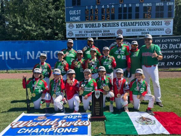 FELICITA CLAUDIA AGATÓN A MILÁN ABEL ZAMORA CAMARENA POR GANAR LA SERIE MUNDIAL 8U