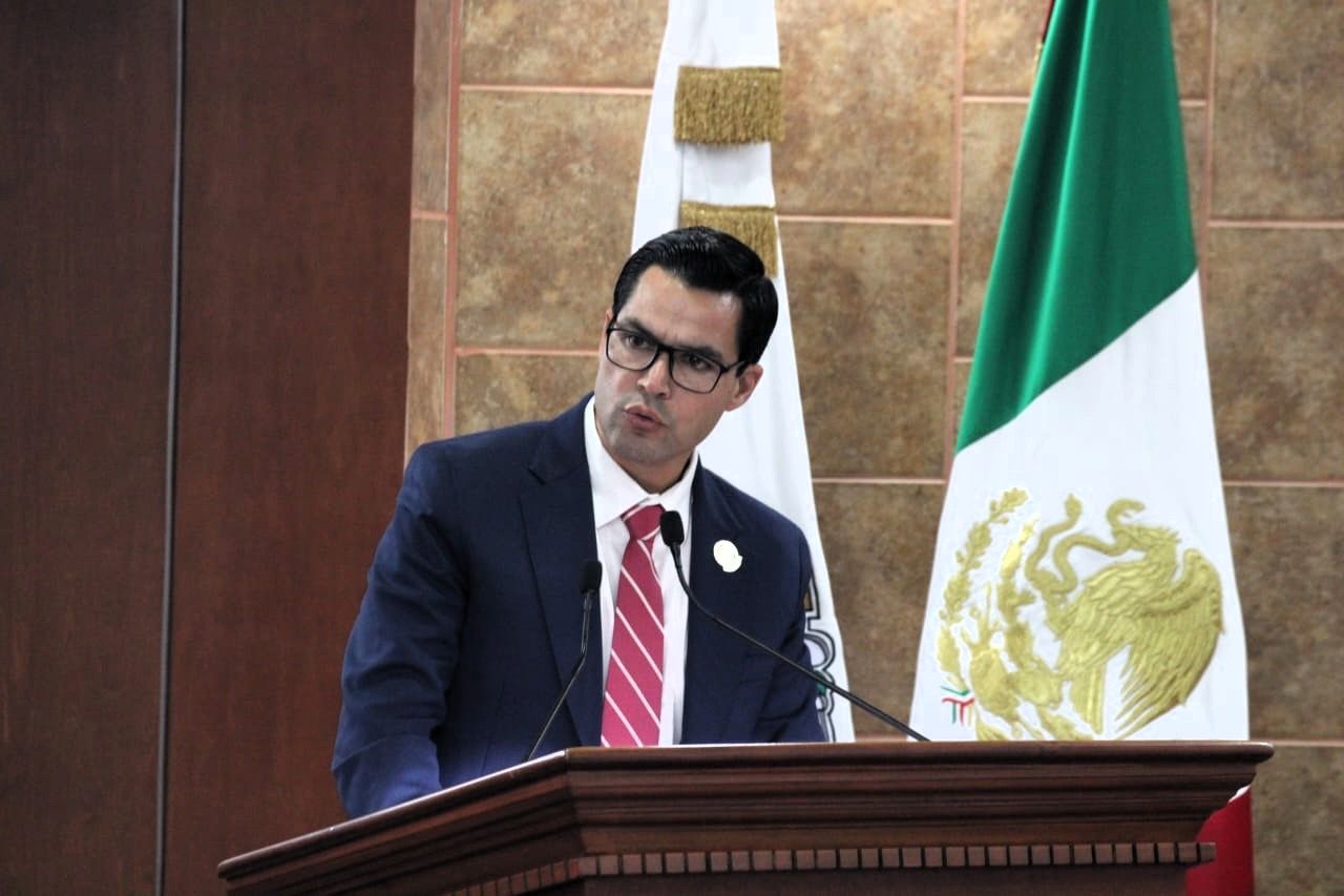 APRUEBA EL PLENO DICTAMEN NO. 1 DE LA COMISIÓN QUE PRESIDE EL DIPUTADO HUMBERTO VALLE