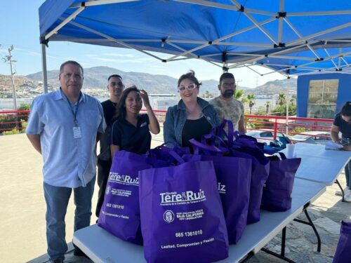 DIPUTADA TERE RUIZ ENTREGA CANASTA BÁSICA A MÁS DE 200 TRABAJADORES DE MILWAUKEE