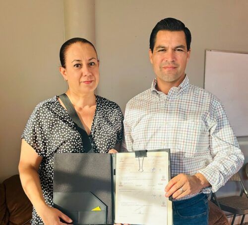DIPUTADO BETO VALLE ENTREGA APOYO ECONÓMICO A AJEDRECISTA TECATENSE