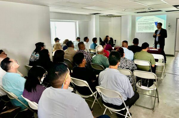 RECIBE EQUIPO DE TRANSICIÓN DE ROMÁN COTA CAPACITACIÓN EN MATERIA DE ENTREGA RECEPCIÓN