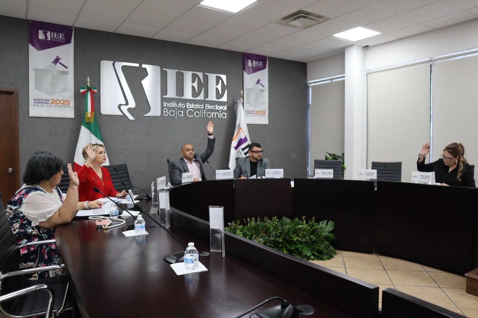 CELEBRA CONSEJO GENERAL DE IEEBC SU 33ª SESIÓN EXTRAORDINARIA