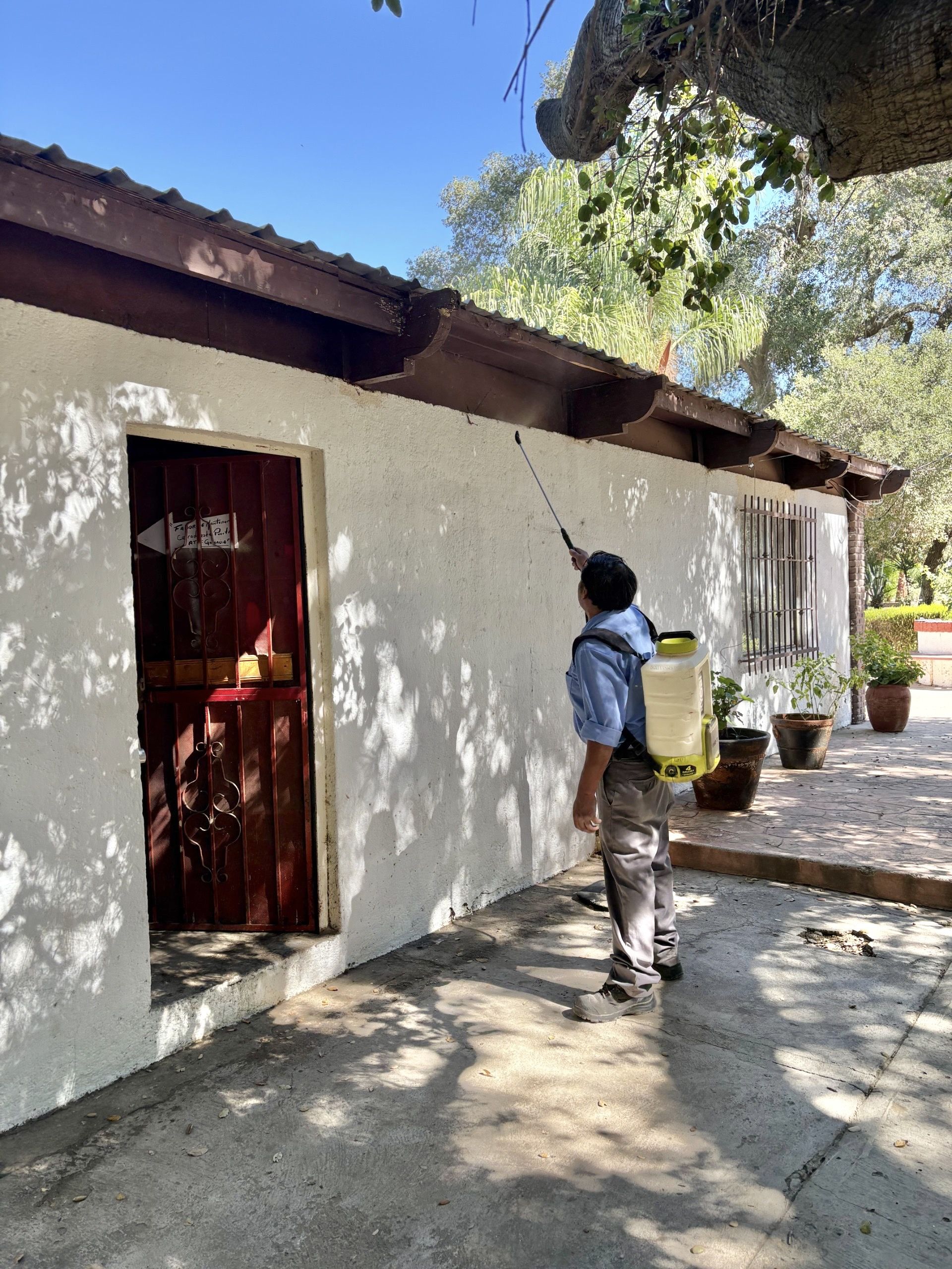 INICIA SIMPATE JORNADA DE FUMIGACIÓN EN EL PARQUE LOS ENCINOS