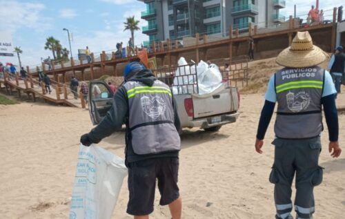 INTENSIFICA GOBIERNO DE ENSENADA LABORES DE LIMPIEZA EN SUS PLAYAS