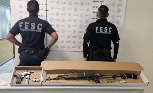 TECATE: TRAS PERSECUCIÓN DECOMISAN ARMAS DE FUEGO, CONDUCTOR SE DIO A LA FUGA