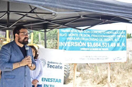 ALCALDE DE TECATE DA ARRANQUE OFICIAL A TRABAJOS DE PAVIMENTACIÓN DE BULEVAR MONTE SION EN PIEDRA ANGULAR