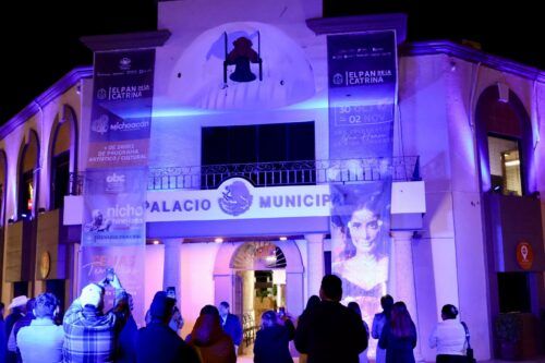 TECATE ILUMINA DE AZUL EL PALACIO MUNICIPAL EN CONMEMORACIÓN DEL DÍA DEL HOMBRE