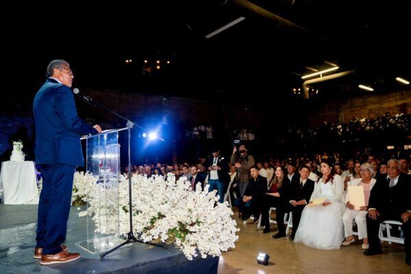 UNE GOBIERNO DE CLAUDIA AGATÓN A 438 PAREJAS EN LA CEREMONIA DE MATRIMONIOS COLECTIVOS