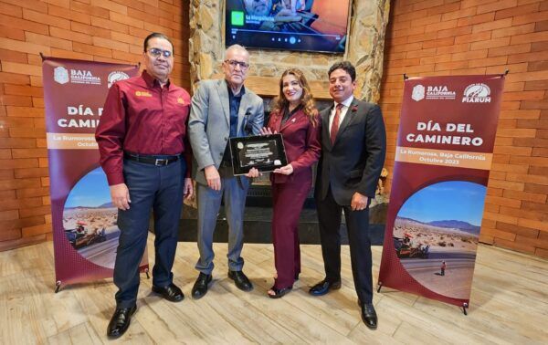 RECIBE PERSONAL DEL FIARUM RECONOCIMIENTO POR AÑOS DE SERVICIO