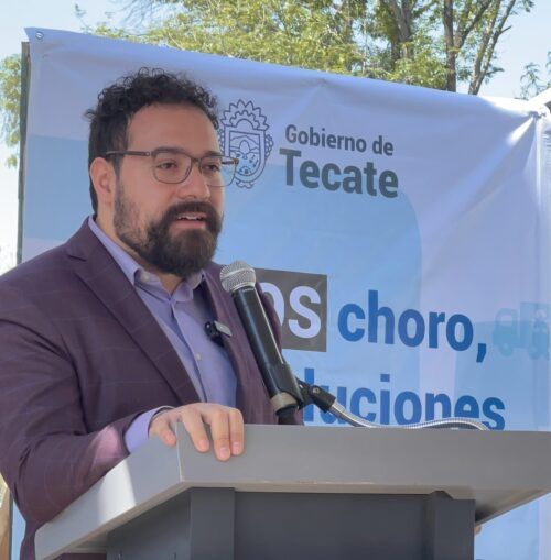 ALCALDE DE TECATE SE DECLARA MARINISTA