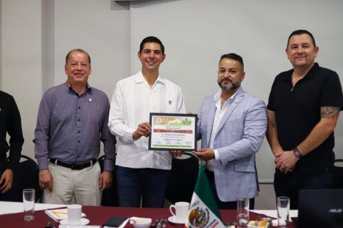 ALCALDE ROMÁN COTA COMPARTE AVANCES Y PROYECTOS 2026 ANTE GRUPO 21 KUMIAI