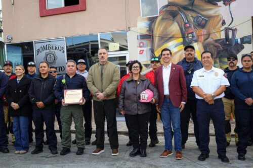 ROMÁN COTA RECONOCE A BOMBEROS DE PLAYAS DE ROSARITO