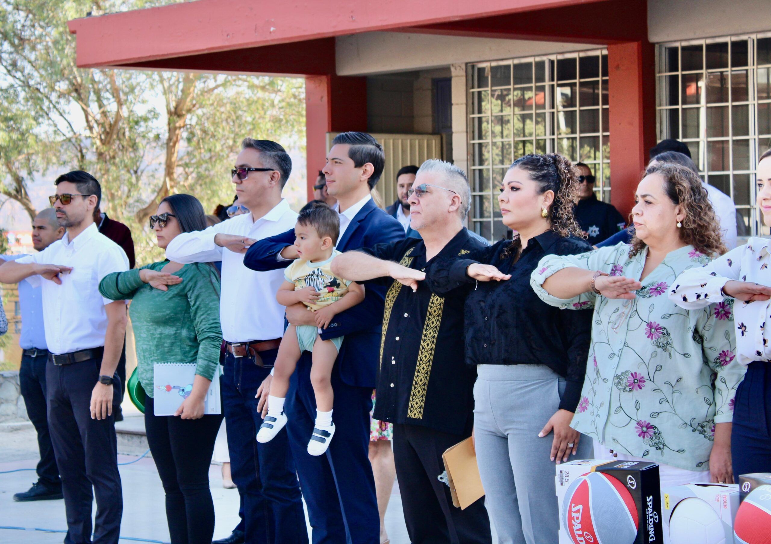 PONE EN MARCHA ROMÁN COTA “LUNES CÍVICO” EN ESCUELAS DE TECATE