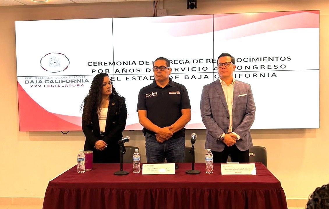 RECONOCEN A PERSONAL DEL PODER LEGISLATIVO CON MÁS DE UNA DÉCADA DE SERVICIO