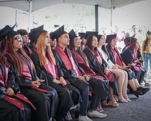 CONCLUYEN PREPARATORIA ABIERTA 510 ESTUDIANTES AFECTADOS POR ESCUELAS IRREGULARES