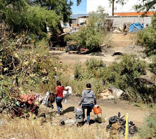 DESALOJO EN EL RÍO TECATE EXPONE SITUACIÓN VULNERABLE DE AL MENOS SEIS MUJERES