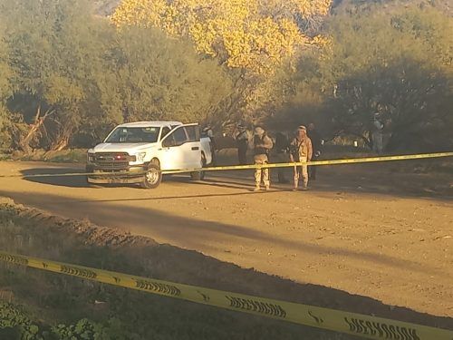 LOCALIZAN 4 PERSONAS SIN VIDA AL INTERIOR DE UN VEHÍCULO EN LA ZONA RURAL DE TECATE