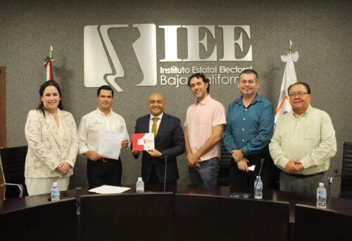 BETO VALLE CUMPLE CON RENDICIÓN DE CUENTAS Y ENTREGA SU INFORME LEGISLATIVO AL IEEBC