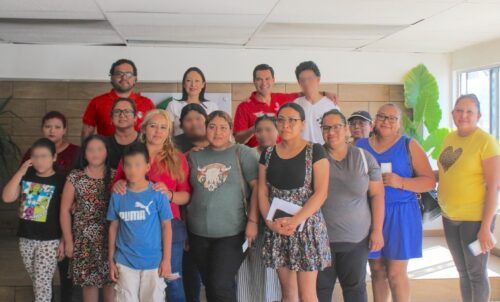 DIPUTADO BETO VALLE ENTREGA ESTÍMULO ECONÓMICO A CAMPEÓN DE AJEDREZ Y APOYOS ESCOLARES A ADOLESCENTES