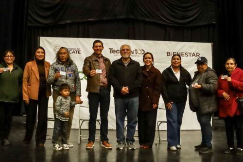 ROMÁN COTA ENTREGA 2 MIL CENAS NAVIDEÑAS