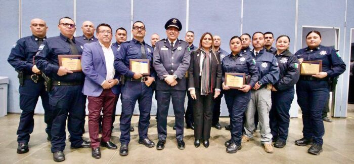 RECONOCEN A POLICÍAS MUNICIPALES DE ENSENADA POR SU DESTACADA LABOR EN FAVOR DE LA SEGURIDAD