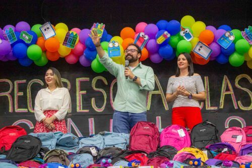 DIF TECATE APOYA A MÁS DE 300 ESTUDIANTES EN EL REGRESO A CLASES