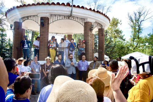 ALCALDE DARÍO BENÍTEZ DA CÁLIDA BIENVENIDA A 450 JUBILADOS Y PENSIONADOS DEL IMSS DE TODO EL PAÍS