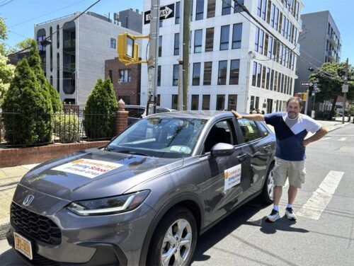 Tecnología y conducción: Apps y herramientas esenciales para conductores hispanos en Nueva York