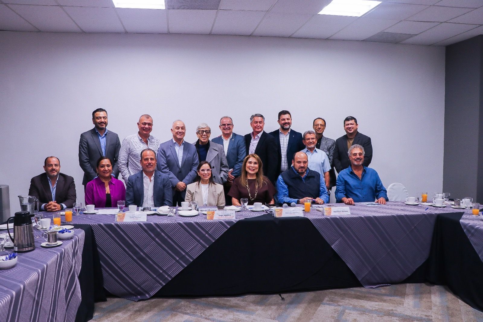 MÓNICA VEGA SE REÚNE CON EL CONSEJO DE DESARROLLO ECONÓMICO DE TIJUANA