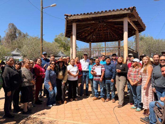 ROMÁN COTA LLEVA APOYOS A CERRO AZUL Y REFRENDA SU COMPROMISO CON LAS COMUNIDADES RURALES