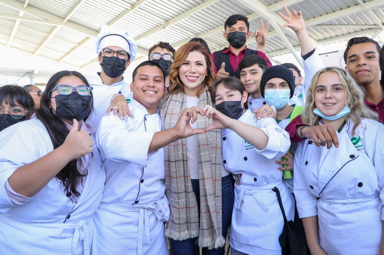 ESCUCHA MARINA DEL PILAR IDEAS Y NECESIDADES DE ESTUDIANTES DE PREPARATORIA
