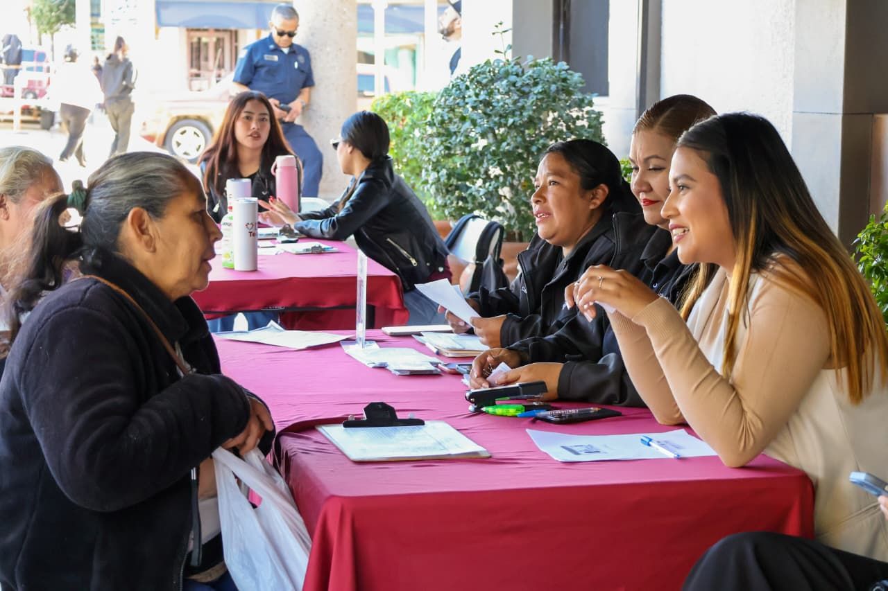ROMAN COTA MANTIENE CERCANÍA CON LA GENTE A TRAVÉS DEL “DIA DEL PUEBLO”