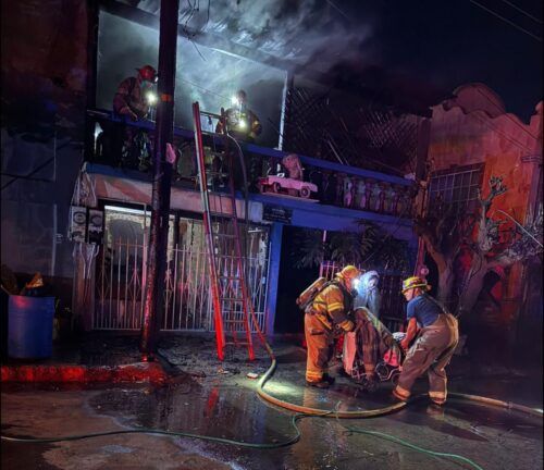 TECATE: ATIENDE BOMBEROS DOS INCENDIOS DURANTE LA MADRUGADA