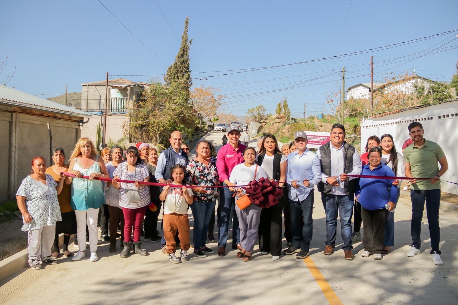 INAUGURA ALCALDE ROMÁN COTA OBRA DE PAVIMENTACIÓN EN LA COLONIA LUIS DONALDO COLOSIO