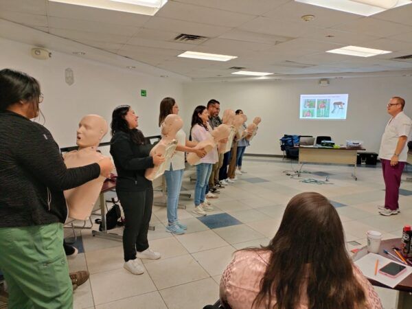 BRINDAN PLÁTICAS A JÓVENES ESTUDIANTES PARA PREVENIR ACCIDENTES VIALES