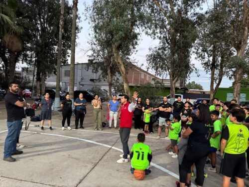 BETO VALLE ENTREGA PRIMERA ETAPA DE REHABILITACIÓN DE CANCHAS DE BÁSQUETBOL EN LA CUAUHTÉMOC
