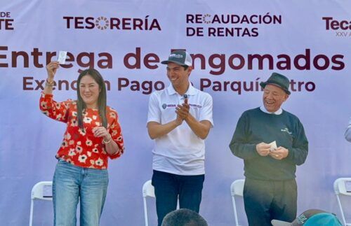 DA INICIO ENTREGA DE ENGOMADOS PARA ESTACIONAMIENTO SIN COSTO EN TECATE