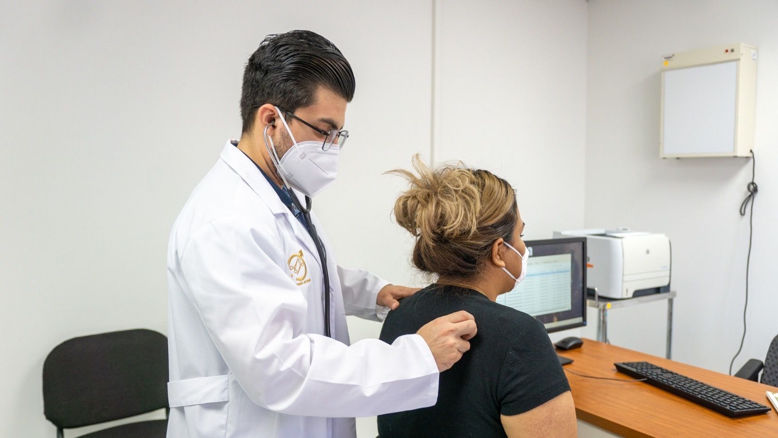 INVITAN A VACUNARSE Y PREVENIR INFECCCIONES RESPIRATORIAS EN EL MARCO DEL DÍA MUNDIAL CONTRA LA NEUMONÍA