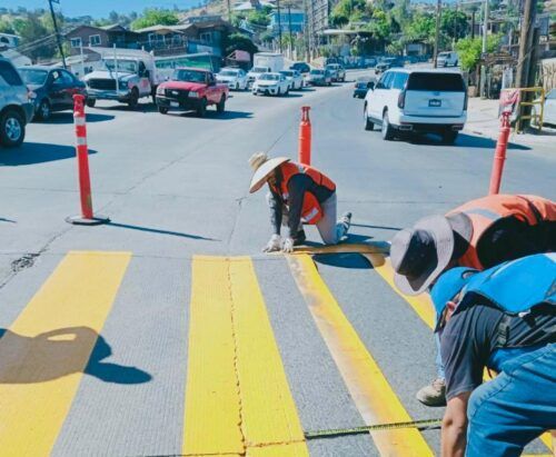 GOBIERNO DE TECATE REFUERZA SEÑALIZACIÓN VIAL EN BULEVAR UNIVERSIDAD
