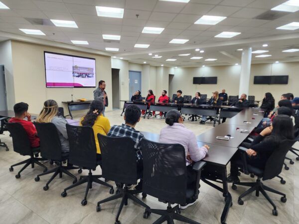 FORTALECE FUERZA ESTATAL APRENDIZAJE DE ESTUDIANTES UNIVERSITARIOS CON VISITA A SUS INSTALACIONES