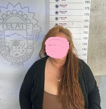 POR ALTERAR EL ORDEN PÚBLICO DETIENEN A UNA MUJER, TECATE