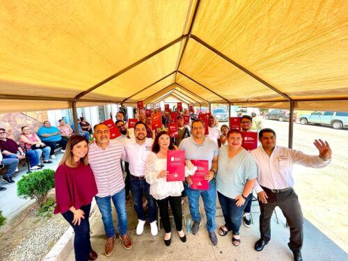 80 FAMILIAS TECATENSES RECIBEN SU TITULO DE PROPIEDAD