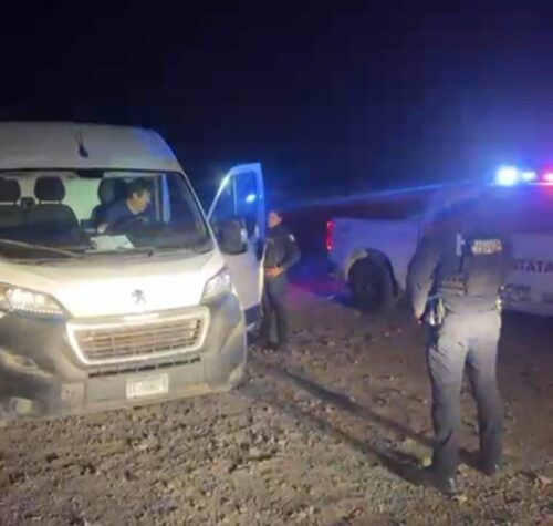FUERZA ESTATAL AUXILIA A CONDUCTOR Y LOCALIZA VEHÍCULO REPORTADO COMO EXTRAVIADO EN SAN QUINTÍN